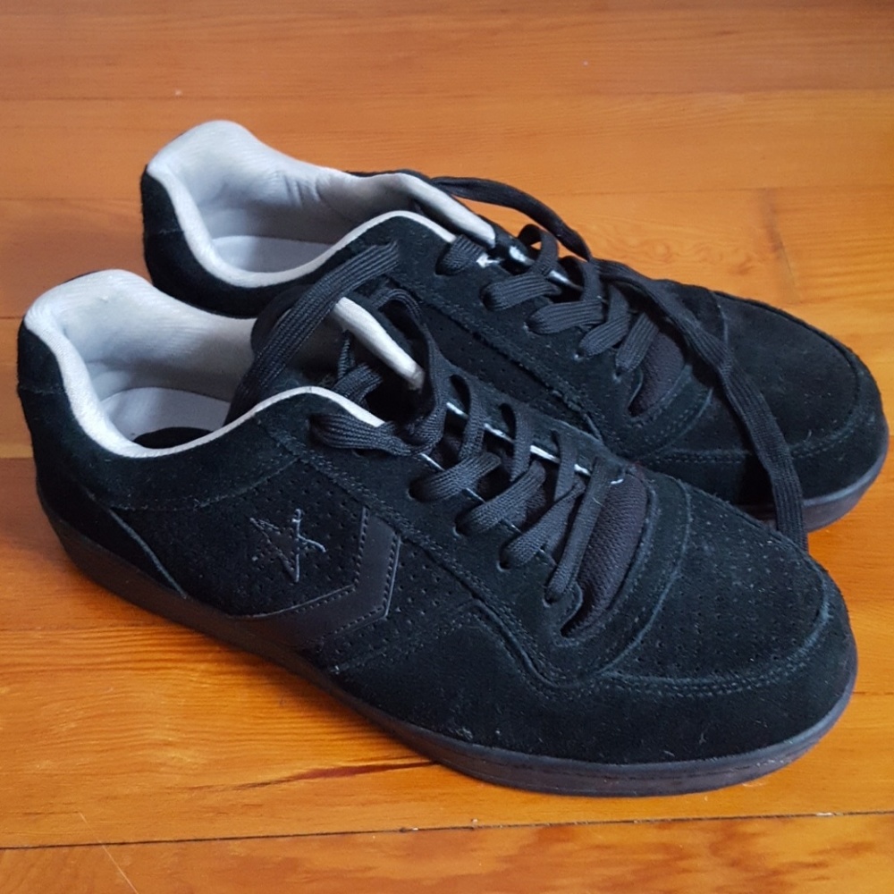 Men's 10.5 black skate style converse sneakers
